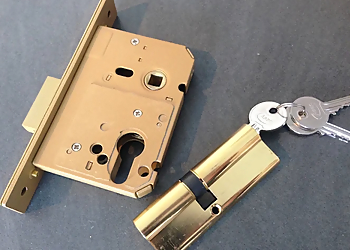 About-Turn Locks