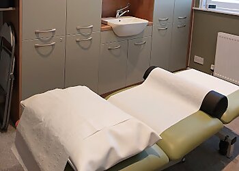 Acupuncture and Holistic Therapies by Diane Beattie