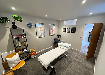 Alex Earle, BOst - THE LONDON ROAD CLINIC