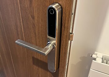 Trafford locksmiths Blurox Locksmiths image 1