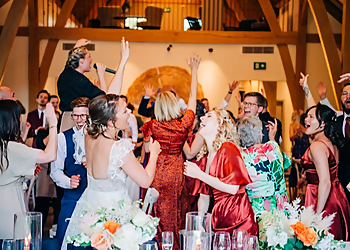 Bravo Singing Waiters