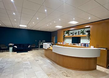 Chela Collingbourne, B. Ost - BODY REPAIR CLINIC