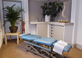 3 Best Chiropractors in Stoke On Trent, UK - Expert Recommendations