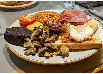 coach house premier inn trafford centre