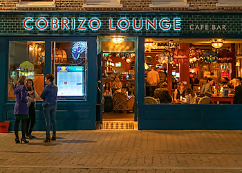 Cobrizo Lounge