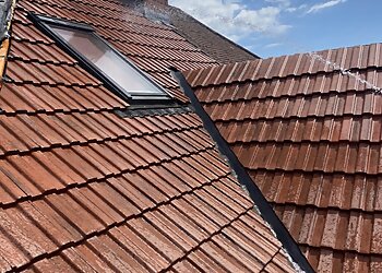 D Saunders Roofing & Building