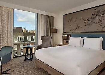 DoubleTree by Hilton Hull