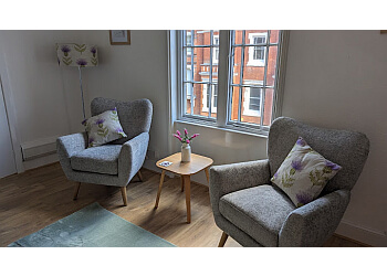 Dr Elizabeth Lee - THE PURPLE HOUSE CLINIC