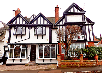 Dr Katie Morris - THE PURPLE HOUSE CLINIC