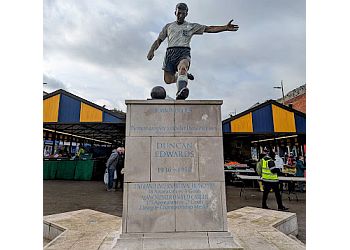 Duncan Edwards Statue