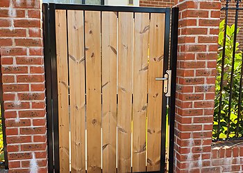 E & M Fencing Contractors Ltd