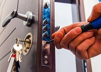 Manchester locksmiths Emergency Locksmith Manchester LTD image 1