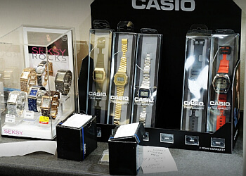 F.Hinds the Jewellers Slough