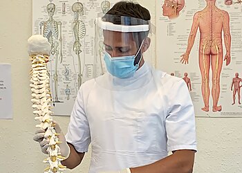 George Lewis, M.Ost - GEORGE LEWIS OSTEOPATHY