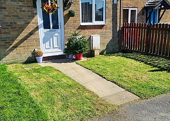 Swansea lawn care Green Grass Garden & Waste Services image 1