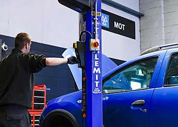 Halfords Autocentre Luton