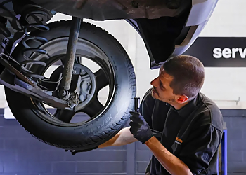 Halfords Autocentre Wolverhampton (Fox's Lane)