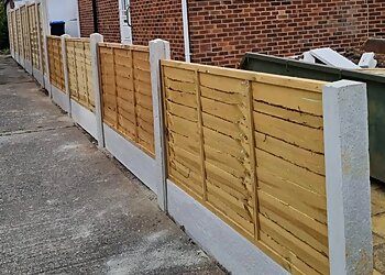 Harrogate fencing contractors Harrogate Premier Fencing Limited image 1