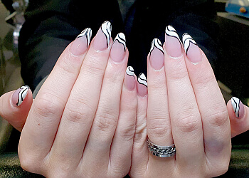 Heni Nails