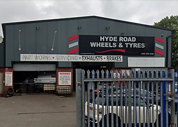 Manchester car garages Hyde Road Wheels & Tyres image 1