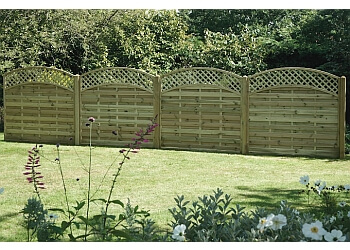 Watford fencing contractors IPS Fencing image 1