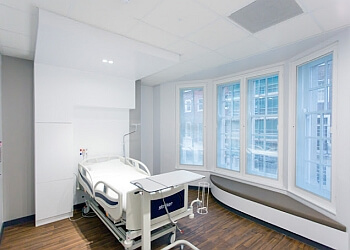 Kash Akhtar, MBBS, BSc, MRCS, MEd, MD, FRSA, FRCS (Tr & Orth) - CLEVELAND CLINIC LONDON