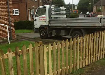 Basingstoke Deane fencing contractors L & B Fencing Specialists image 1