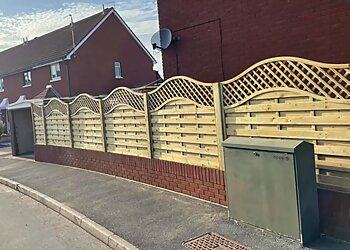 Portsmouth fencing contractors L.T. Fencing image 1