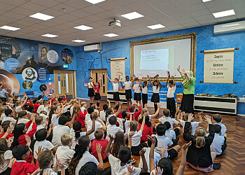 Lee Chapel Primary School