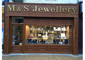 3 Best Jewellers in Huddersfield, UK - Expert Recommendations