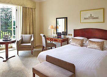 Macdonald Hotels & Resorts