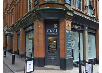3 best nail salons in birmingham, uk 3 Best Nail Salons in Birmingham, UK - Expert Recommendations