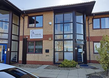 Nadir Ali, MBBS, FRCSI, FRCS(Glasg), FRCS (Plast) - ESTHETIK LTD