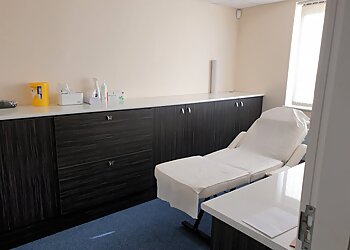 Nadir Ali, MBBS, FRCSI, FRCS(Glasg), FRCS (Plast) - ESTHETIK LTD