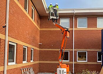 Niklas Window & Gutter Cleaning