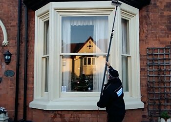 Oliver James Window Cleaner