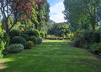 P K Grounds Maintenance