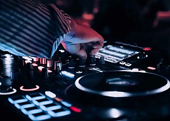 Colchester djs Party Entertainments  image 1