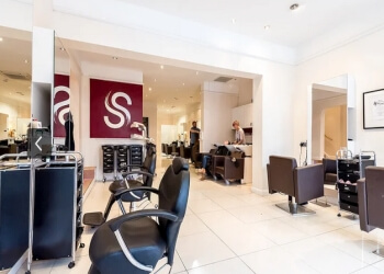 3 Best Hairdressers in Leeds, UK - Expert Recommendations