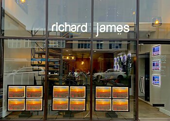 Swindon estate agents Richard James image 1