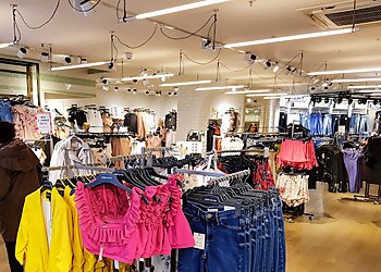 3 Best Clothing Stores in Leeds, UK - Expert Recommendations