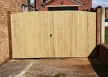 S & R Fencing Contractors