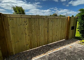 Aylesbury Vale fencing contractors Sharp Fencing Ltd. image 1