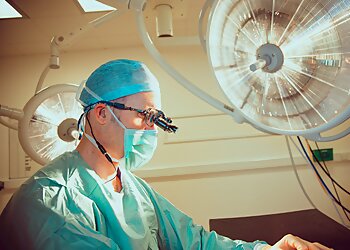 Sinclair Gore, MD, FRCS(Plast), PGDip(Aesth) - DERMA READING