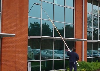 3 Best Window Cleaners In Aberdeen, UK - Expert Recommendations