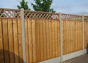 Huntingdonshire fencing contractors St Neots Fencing image 1