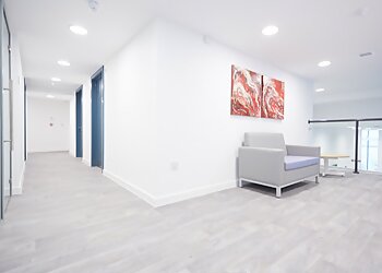 Taimur Shoaib, MB ChB, FRCSEd, DMI(RCSEd), MD, FRCS(Plast) - LA BELLE FORME