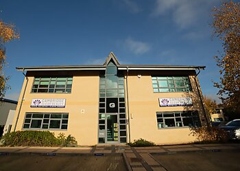 Tariq Ahmad, MA(OXON), MBBCHIR(CANTAB), FRCS, FRCSED, FRCS(PLAST) - CAMBRIDGE CLEAR BEAUTY