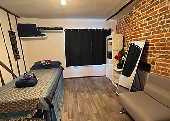 Thai massage by Piya