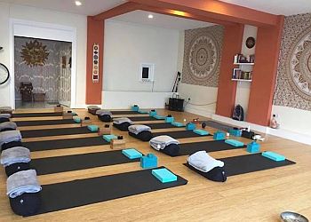 3 Best Yoga Classes in Bournemouth, UK - Expert Recommendations